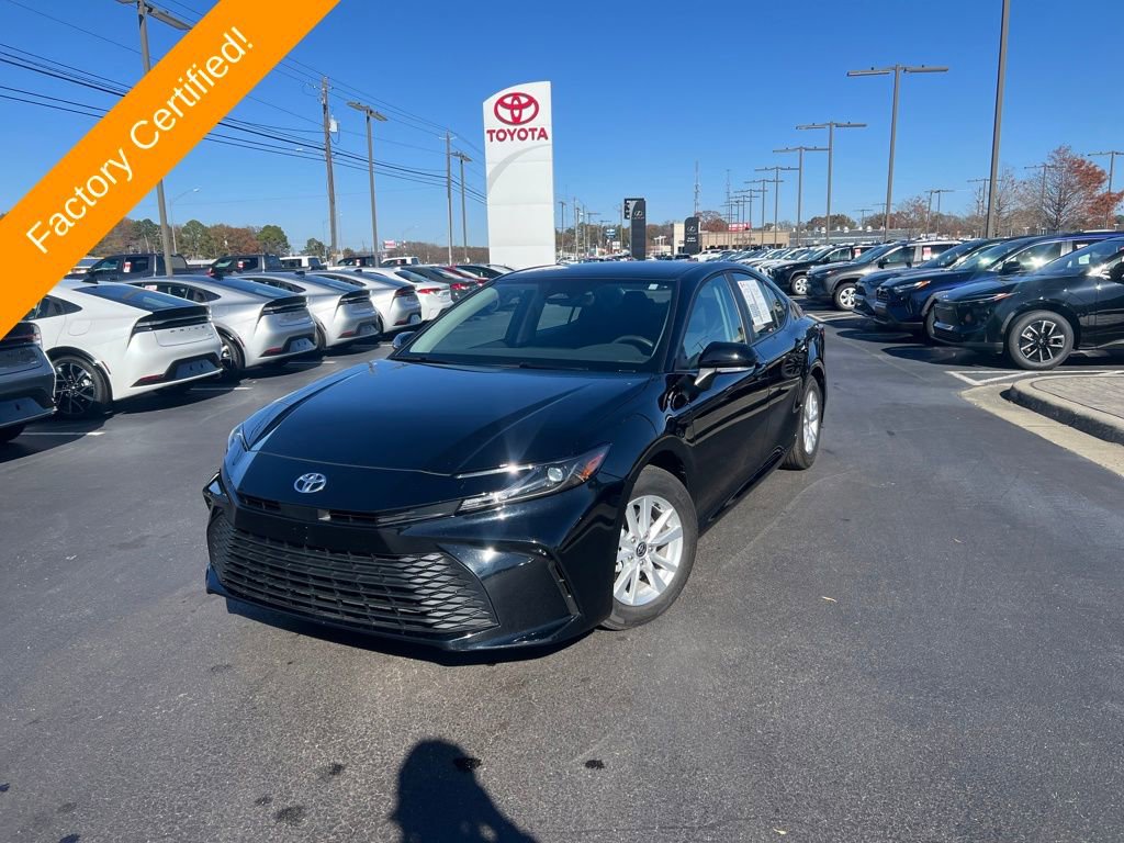 Used 2025 Toyota Camry LE image 1