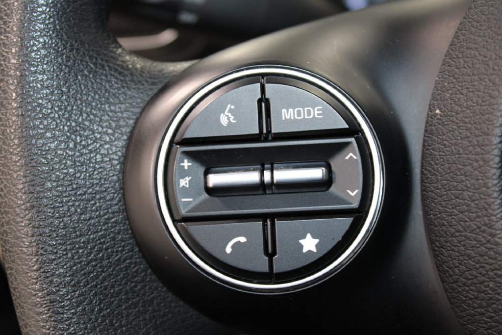 Used 2025 Kia Soul LX w/ LX Technology Package FWD image 31