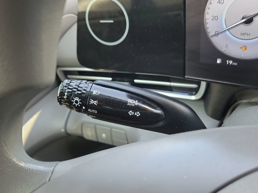 Used 2024 Hyundai Elantra SEL FWD image 35