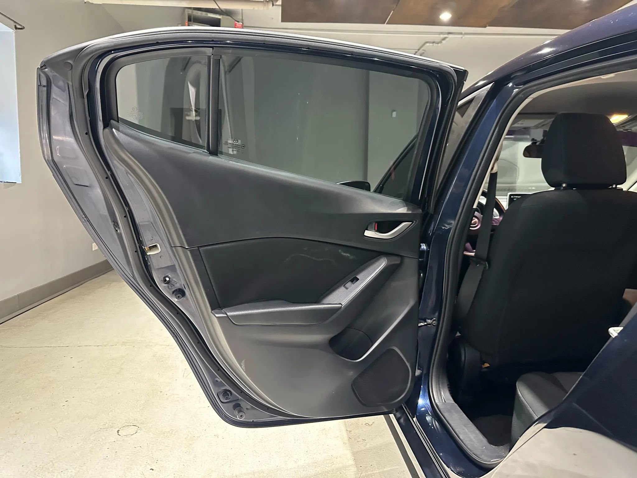 Used 2016 MAZDA MAZDA3 i Sport image 15