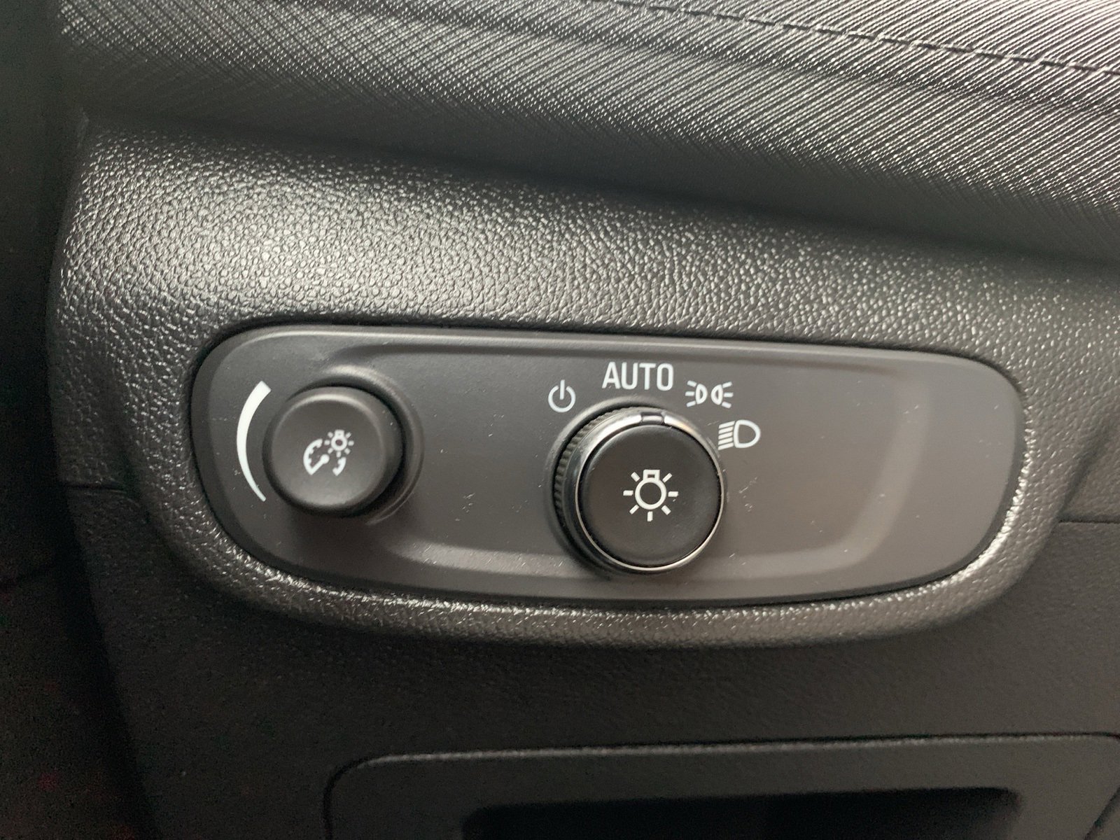 Used 2025 Chevrolet TrailBlazer LT w/ Convenience Package image 35