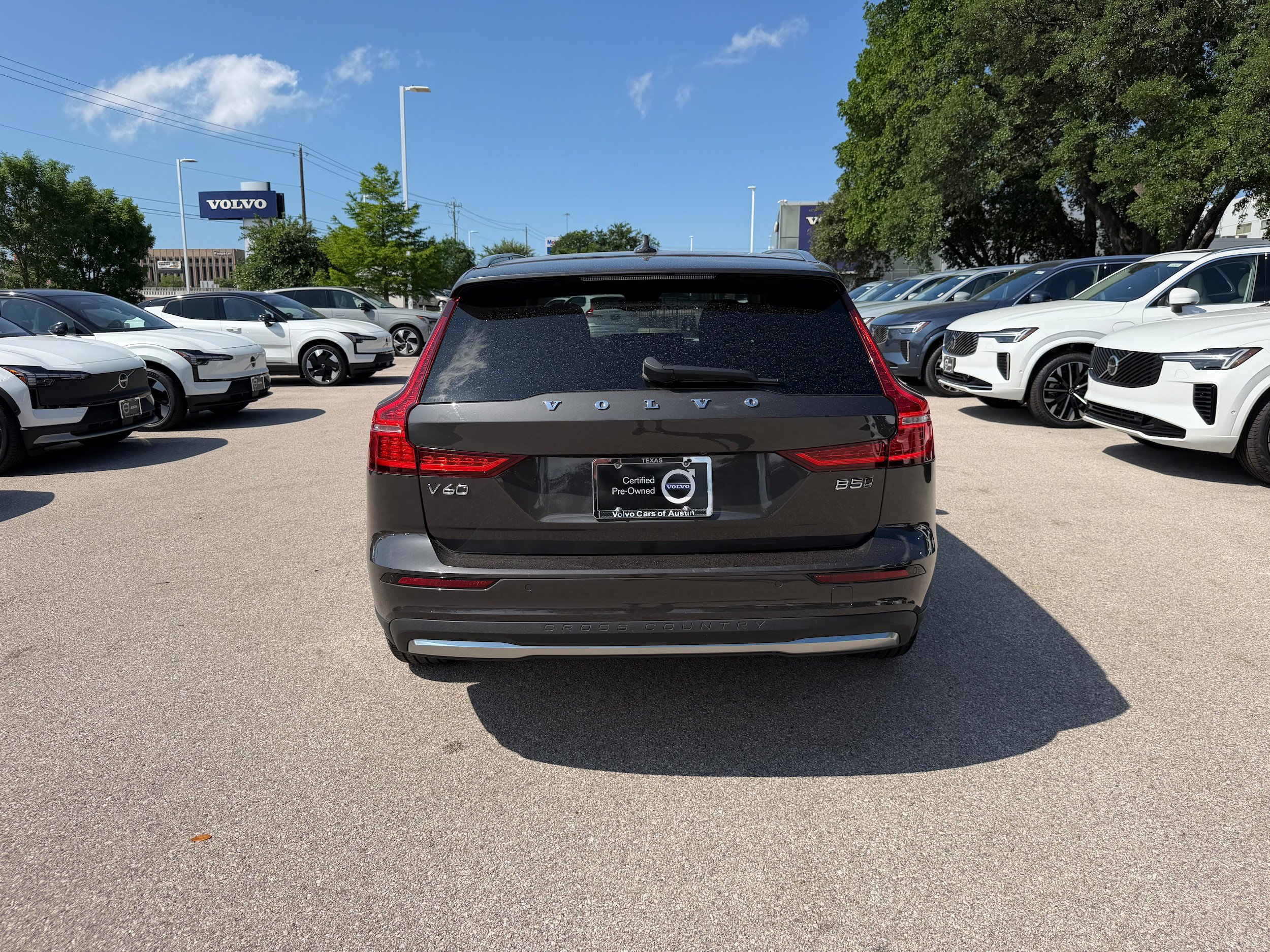 Certified 2025 Volvo V60 B5 Cross Country Plus AWD/4WD image 5