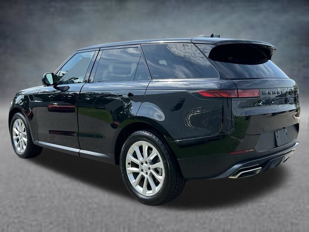 Used 2025 Land Rover Range Rover Sport SE AWD/4WD image 3