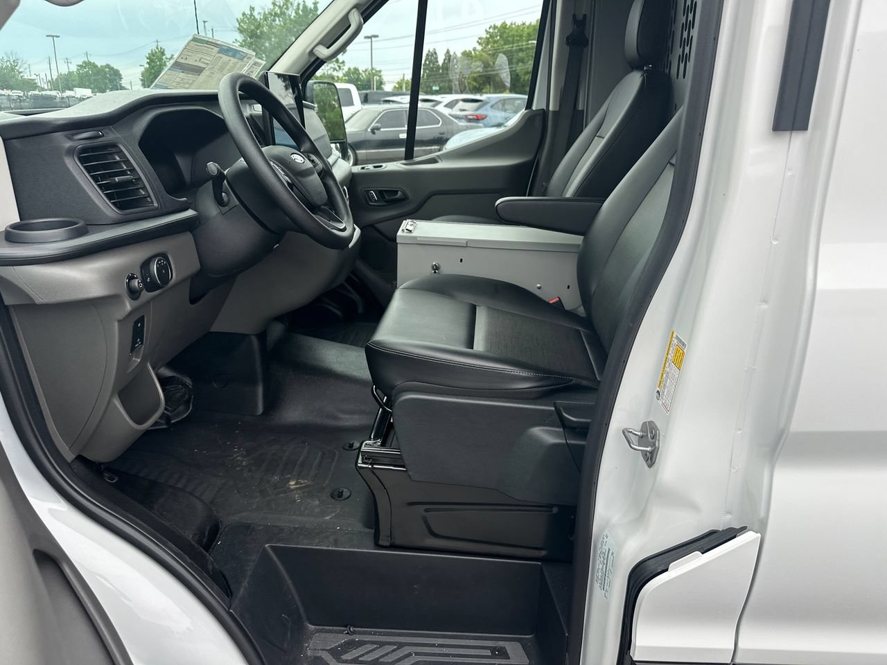 New 2026 Ford Transit 250 148 Medium Roof w/ Load Area Protection Package RWD image 10