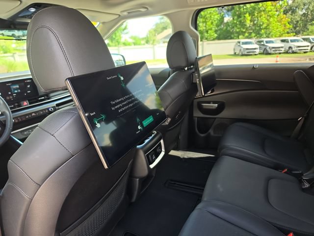 Certified 2025 Kia Carnival SX Prestige FWD image 11