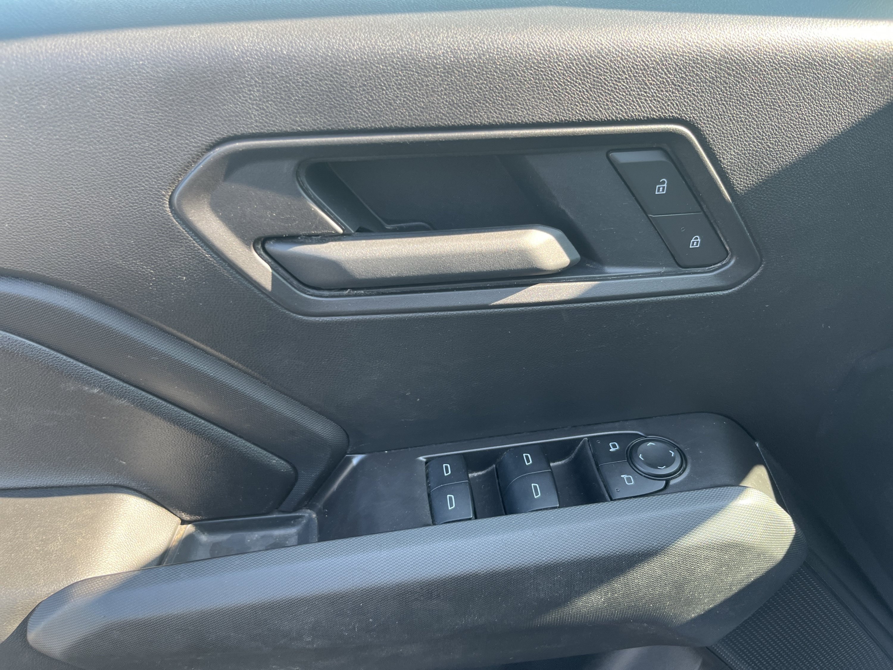 Used 2025 Chevrolet Colorado W/T w/ Advanced Trailering Package AWD/4WD image 12