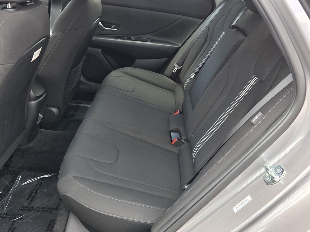 Certified 2025 Hyundai Elantra SEL FWD image 12