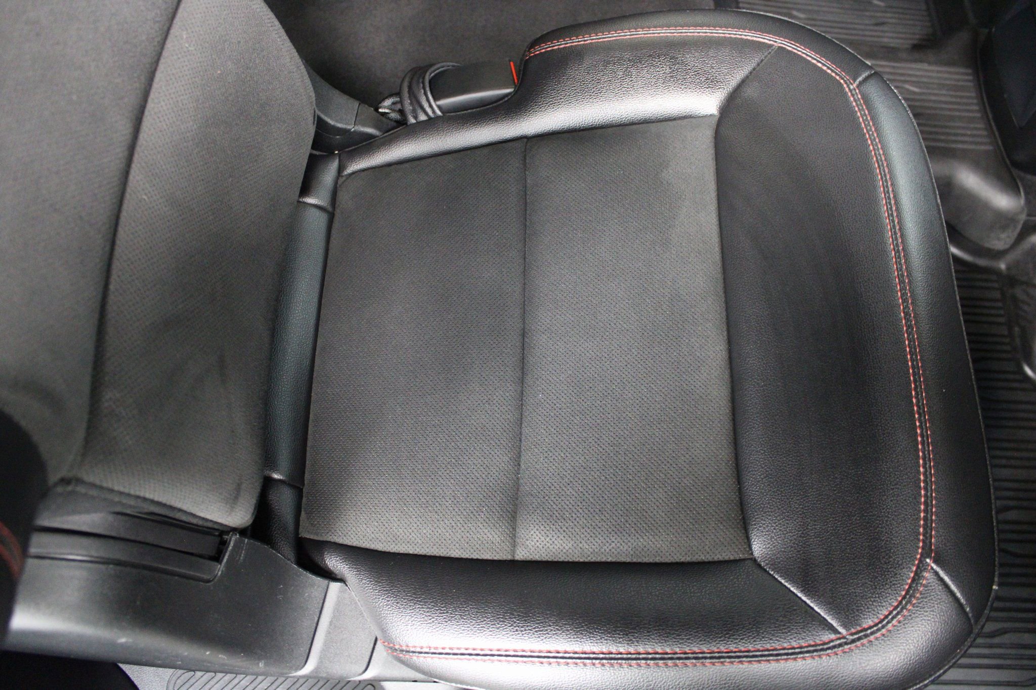 Used 2023 Ford Explorer ST-Line w/ Class IV Trailer Tow Package image 31