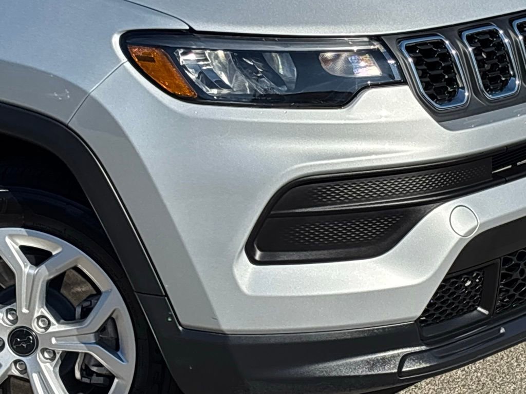 Used 2025 Jeep Compass Sport image 8