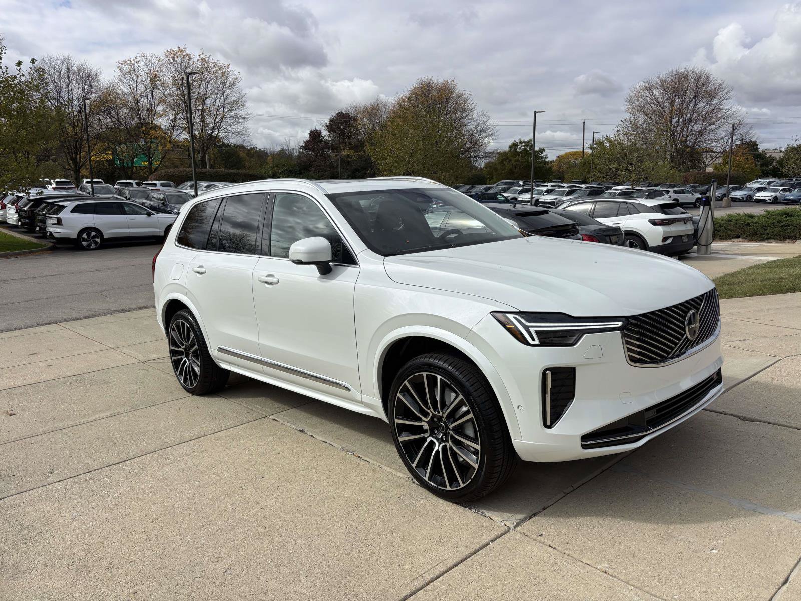 Used 2026 Volvo XC90 B6 Plus w/ Protection Package Premier AWD/4WD image 1