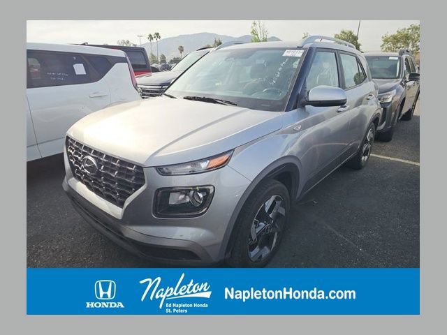 Used 2025 Hyundai Venue SEL FWD image 1
