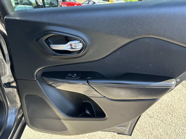 Used 2015 Jeep Cherokee Latitude w/ Cold Weather Group FWD image 11