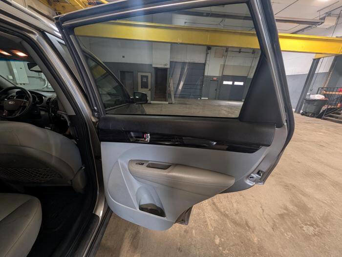 Used 2012 Kia Sorento LX w/ Convenience Pkg FWD image 28