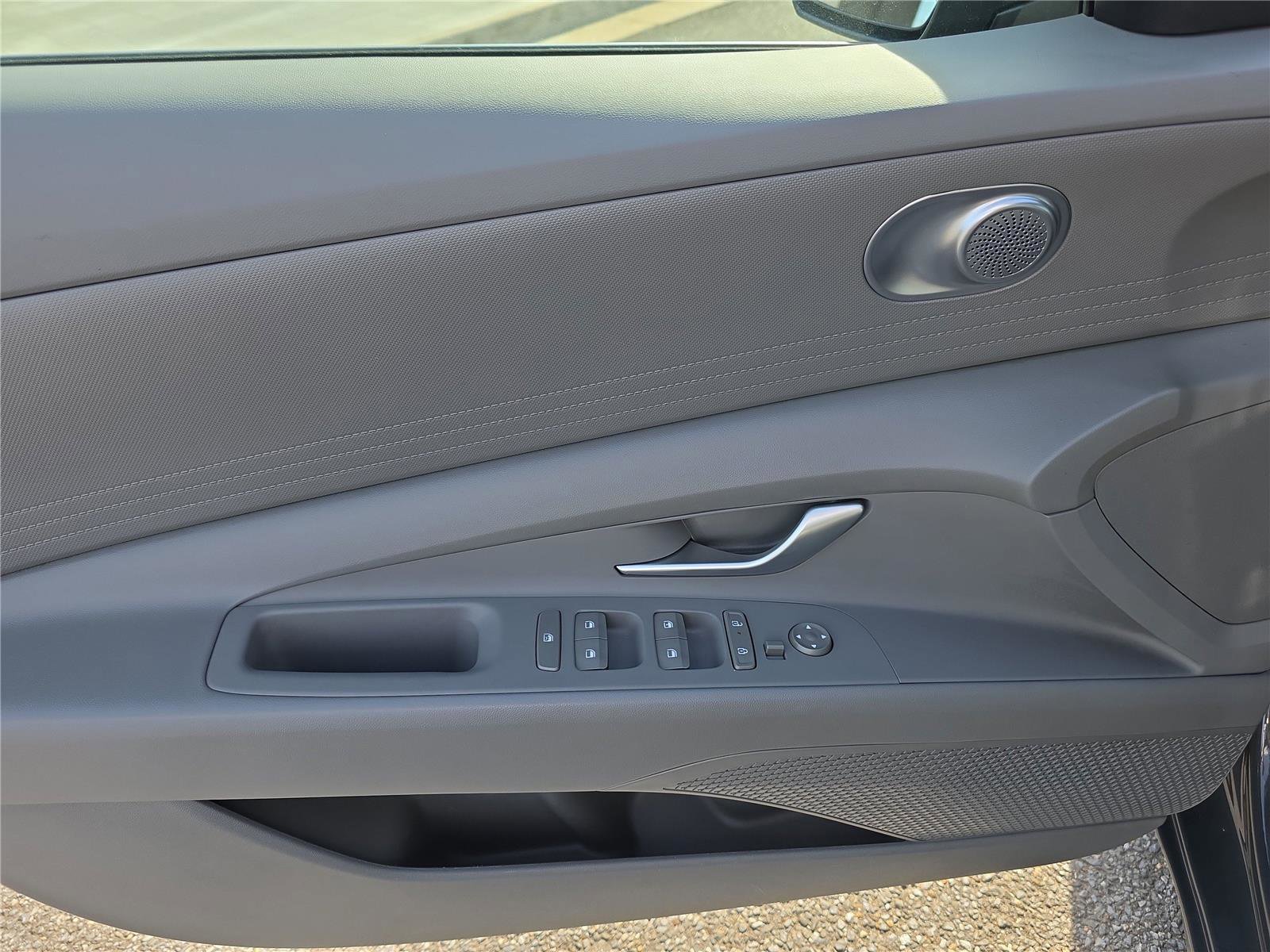 Certified 2024 Hyundai Elantra SE image 17