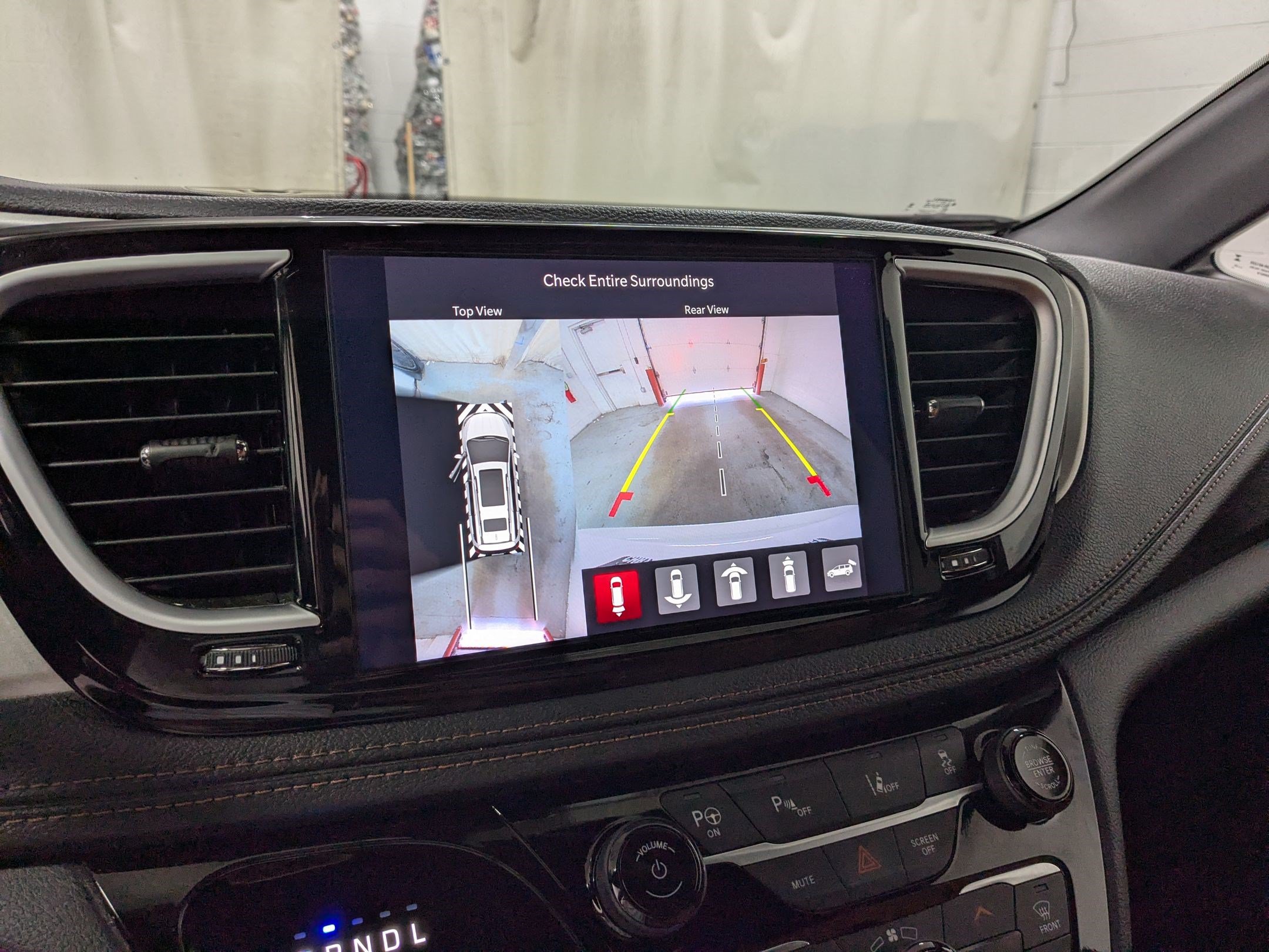 Certified 2024 Chrysler Pacifica Pinnacle FWD image 16