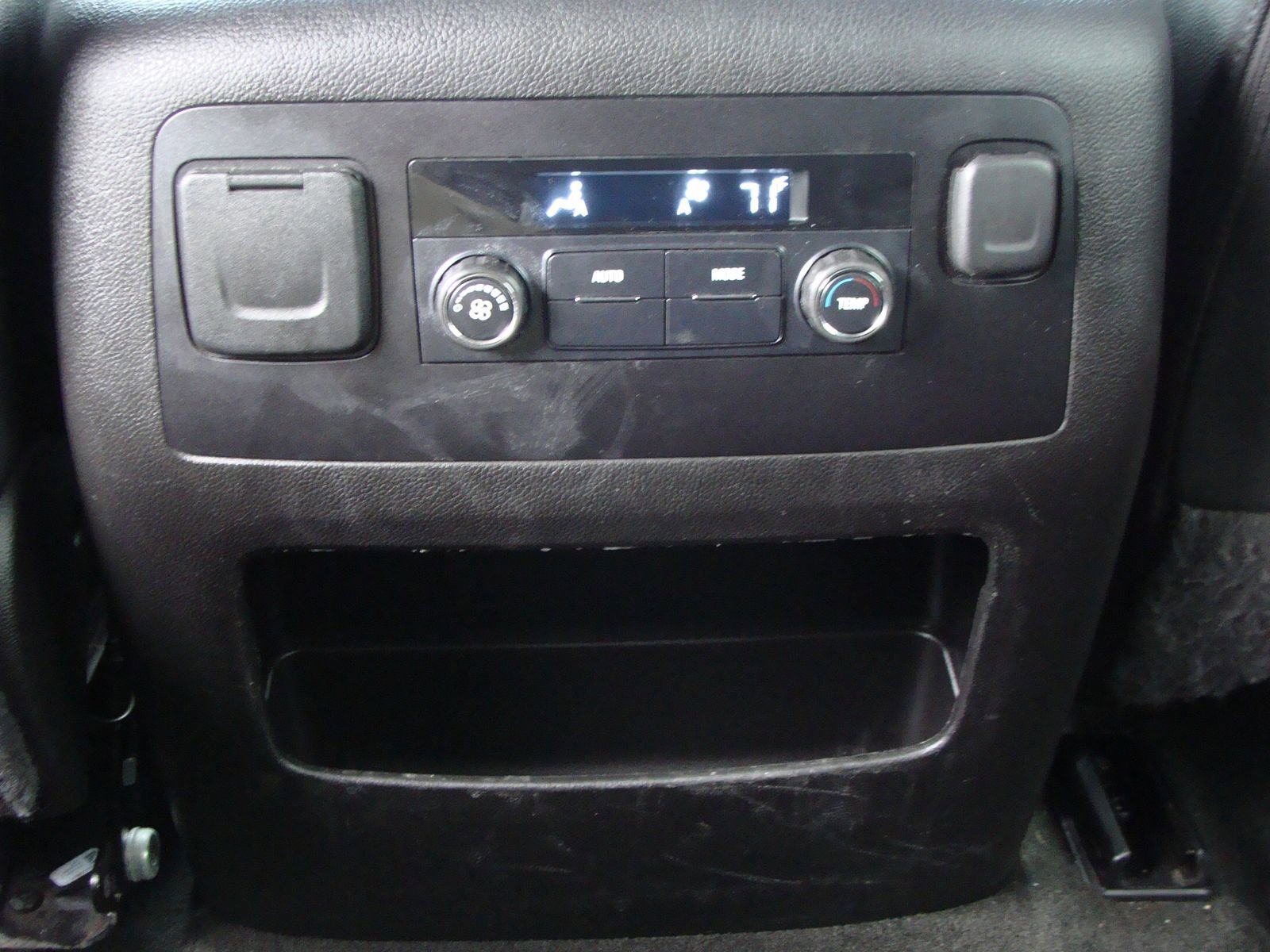 Used 2016 Chevrolet Suburban LT image 38