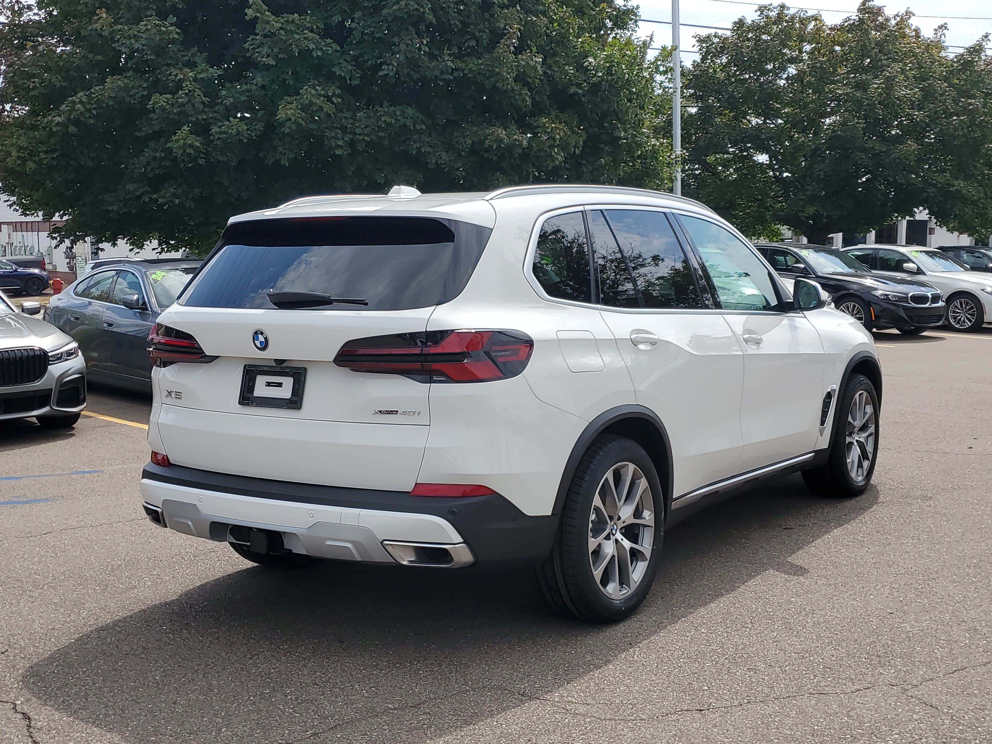 Certified 2025 BMW X5 xDrive40i w/ Premium Package AWD/4WD image 5