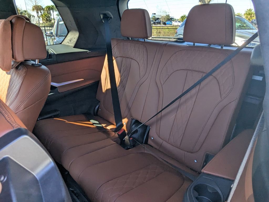 Used 2025 BMW X7 M60i w/ Executive Package image 27