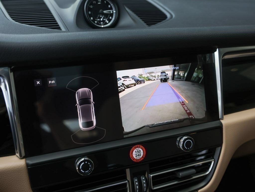 Certified 2026 Porsche Macan AWD/4WD image 23