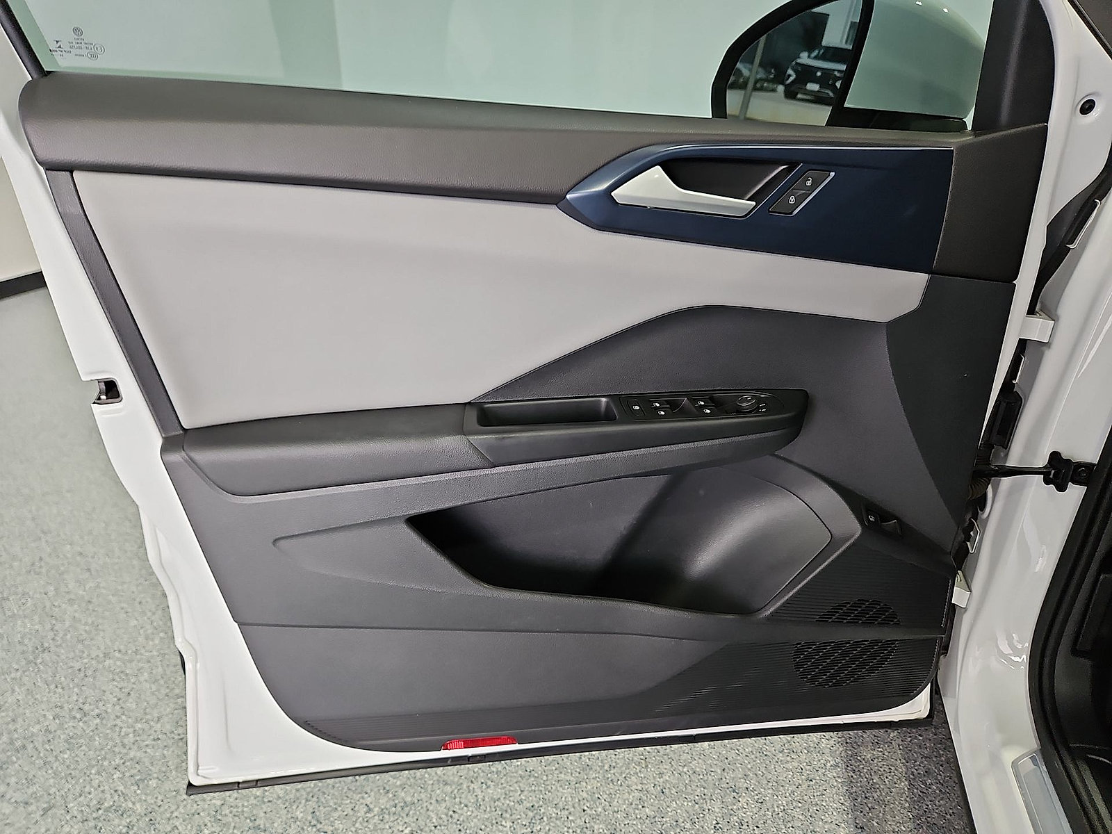 Certified 2023 Volkswagen Taos SE w/ Panoramic Sunroof Package FWD image 15