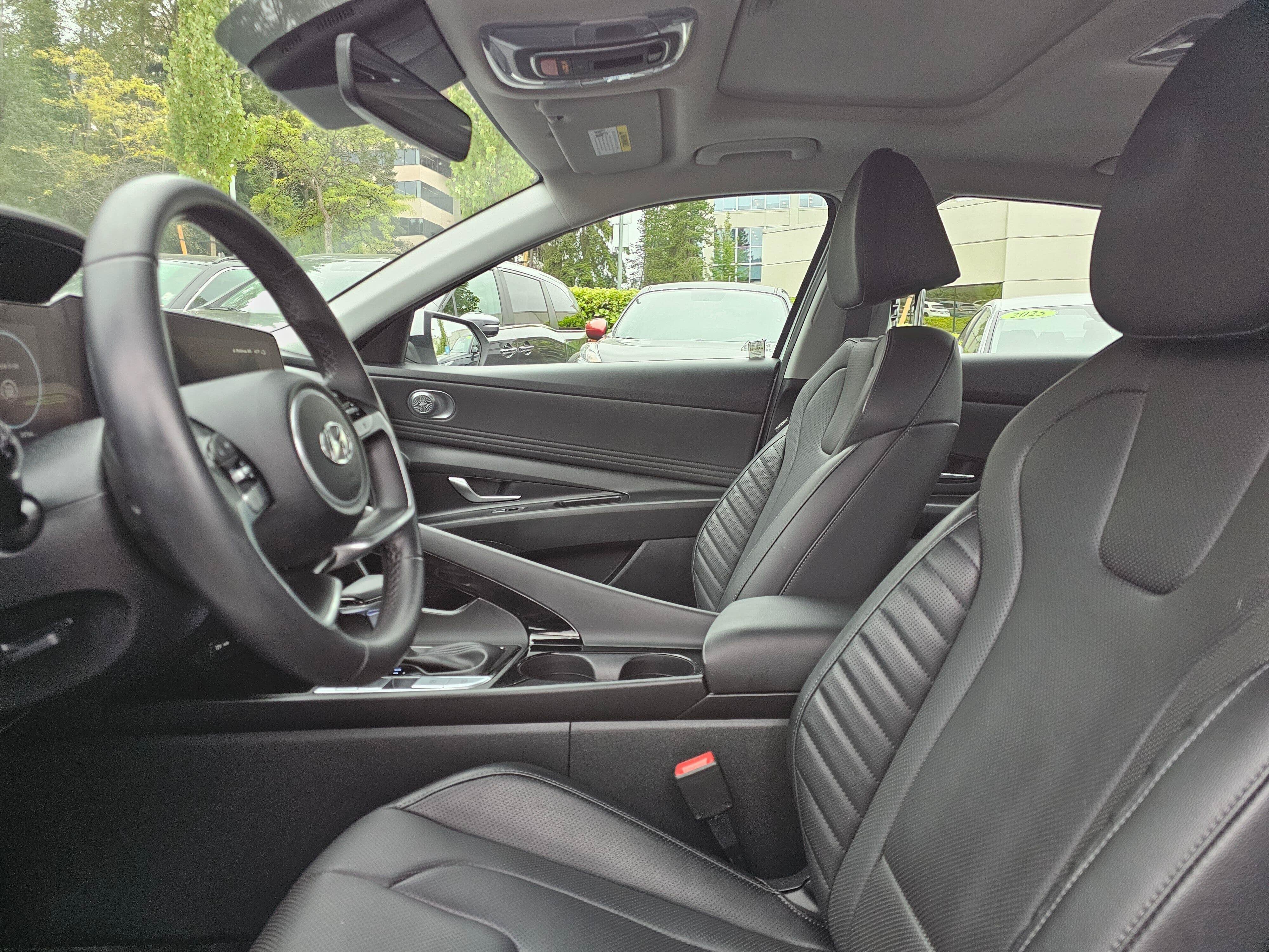 Used 2023 Hyundai Elantra Limited w/ Cargo Package FWD image 24