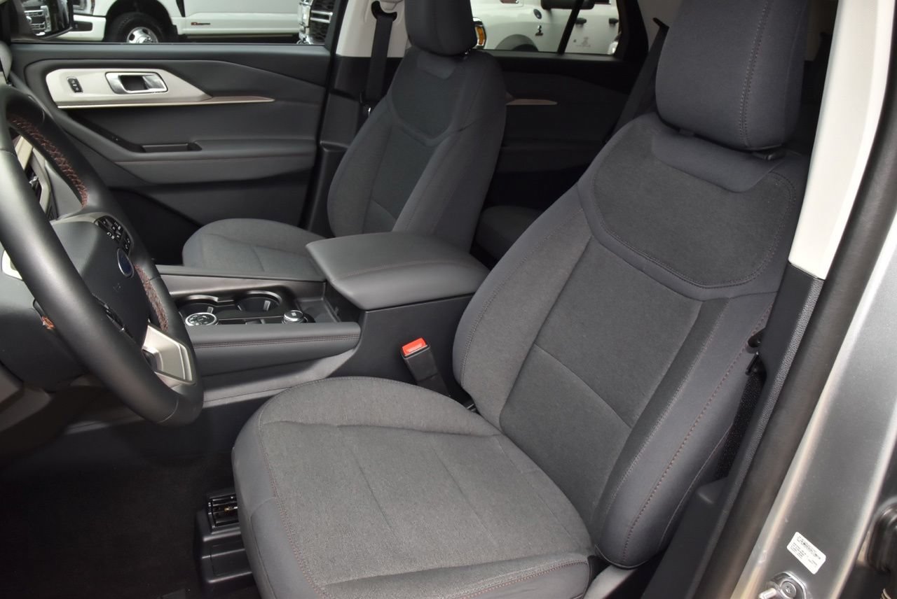 Certified 2025 Ford Explorer Active RWD image 32