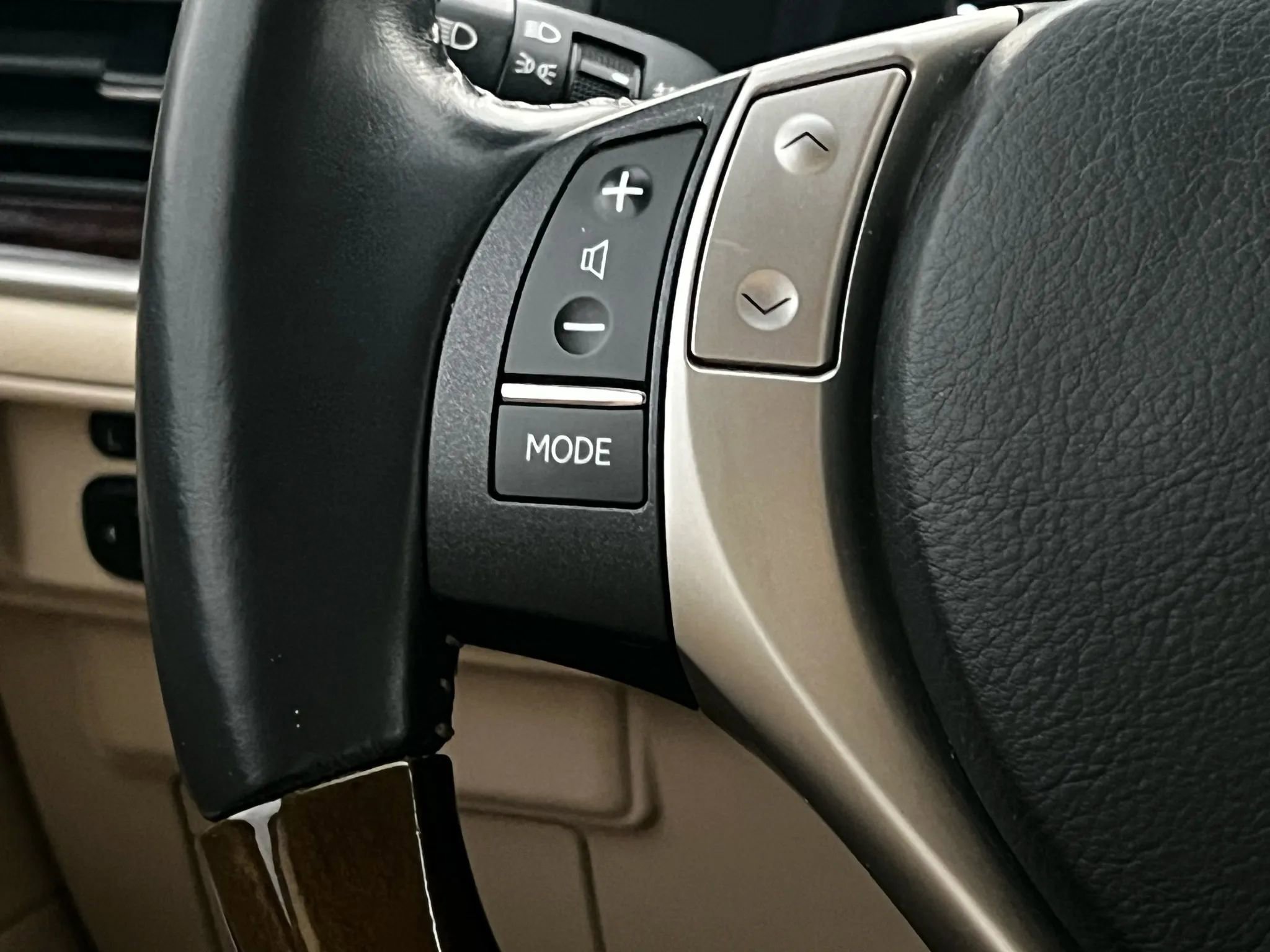 Used 2014 Lexus ES 350 ES 350 Sedan 4D w/ Premium Package image 15