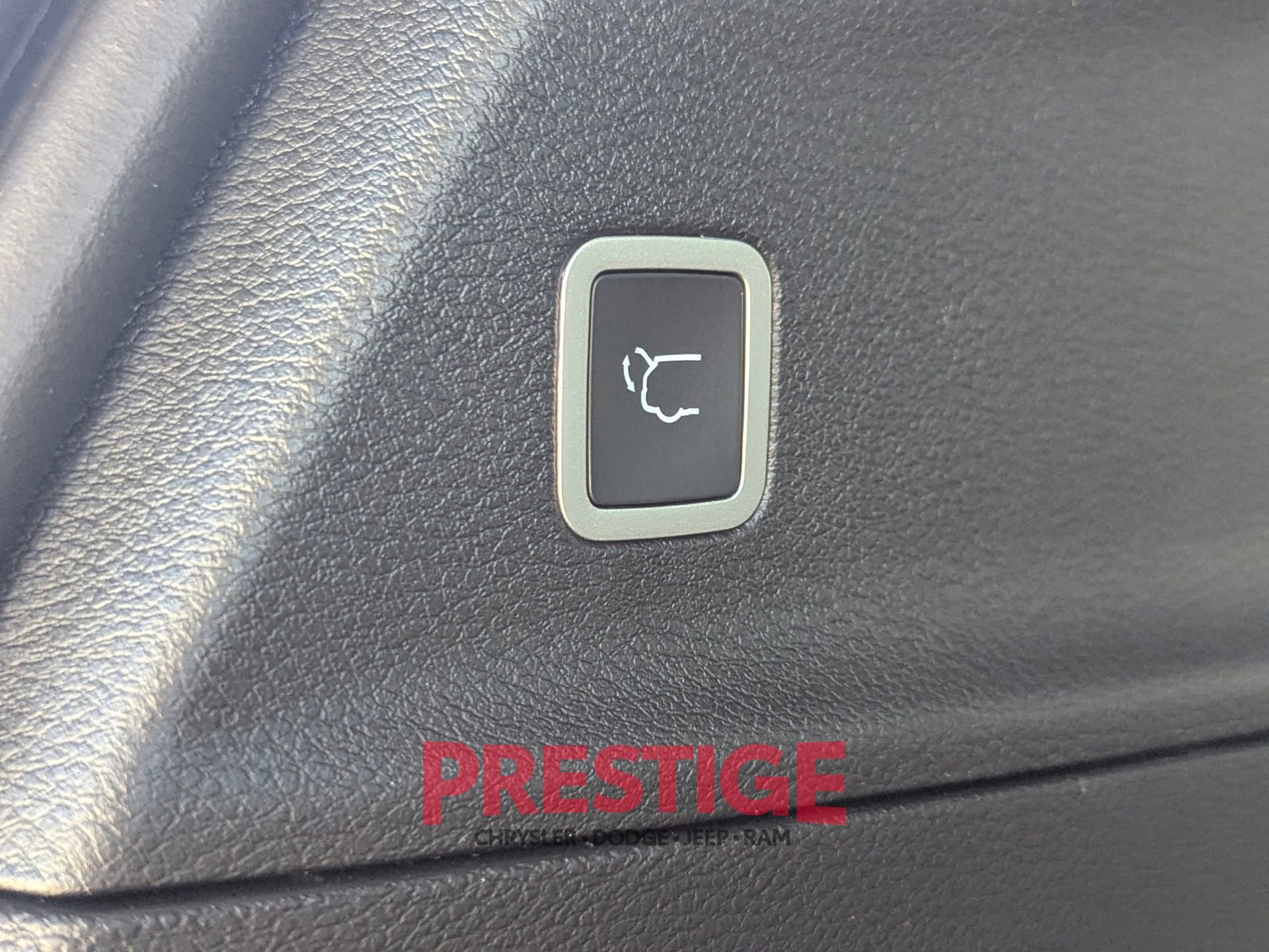 New 2026 Chrysler Pacifica Limited AWD/4WD image 8