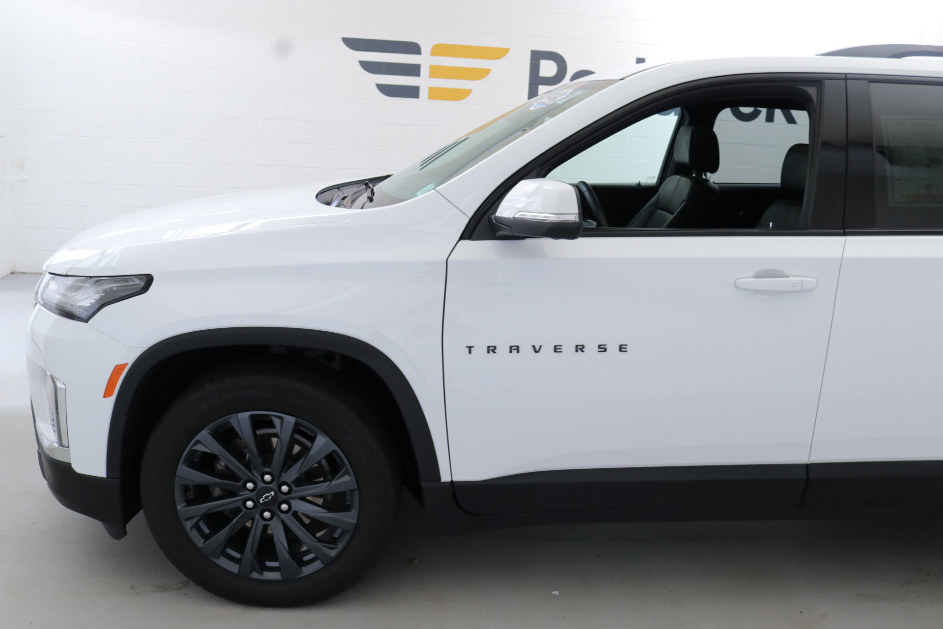 Used 2023 Chevrolet Traverse RS image 4