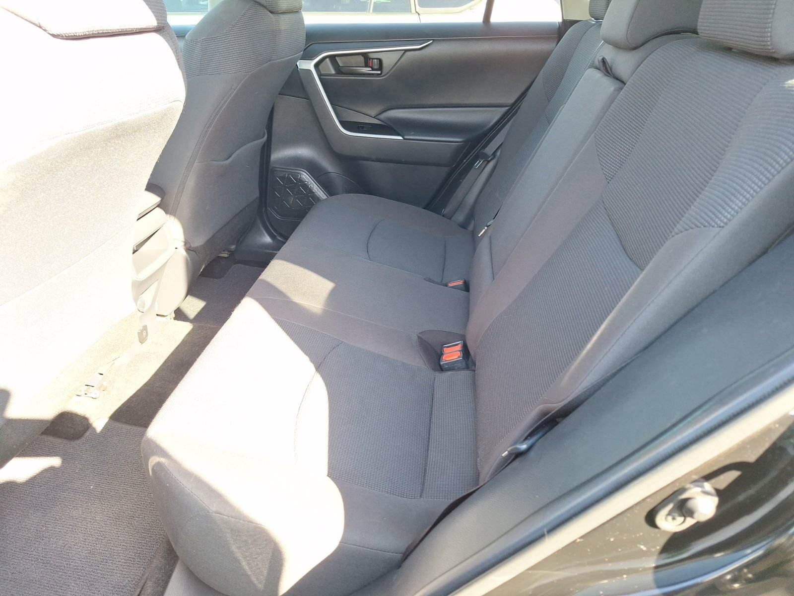 Used 2020 Toyota RAV4 LE image 30