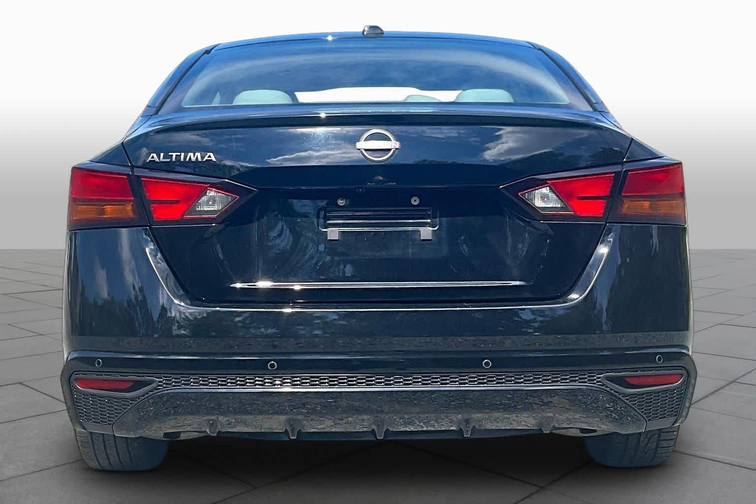 Used 2025 Nissan Altima 2.5 SV FWD image 5