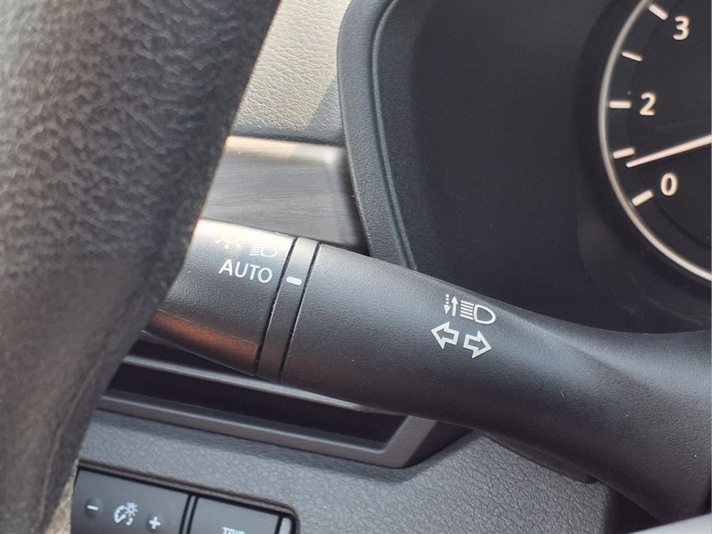 Used 2025 Nissan Altima 2.5 SV FWD image 19