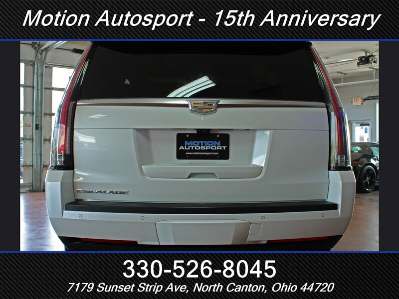 Used 2017 Cadillac Escalade Premium Luxury AWD/4WD image 9