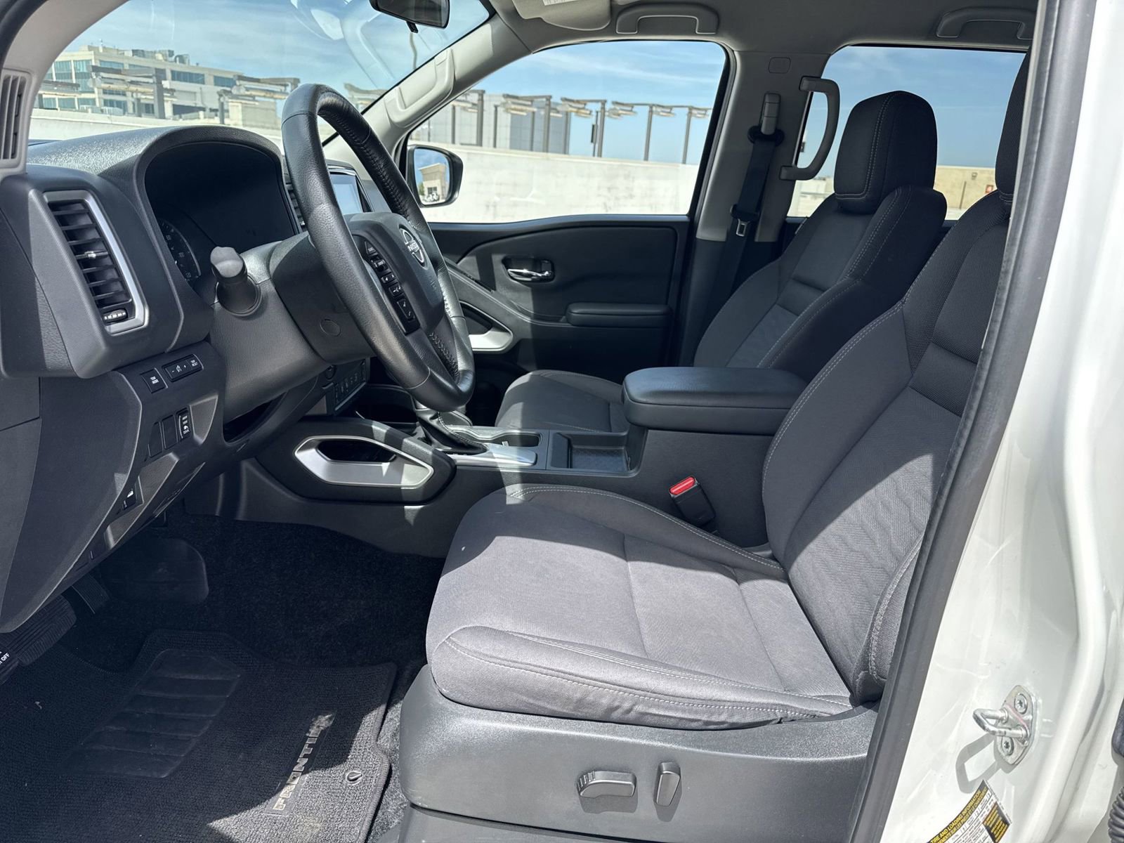 Used 2023 Nissan Frontier SV w/ Technology Package image 15