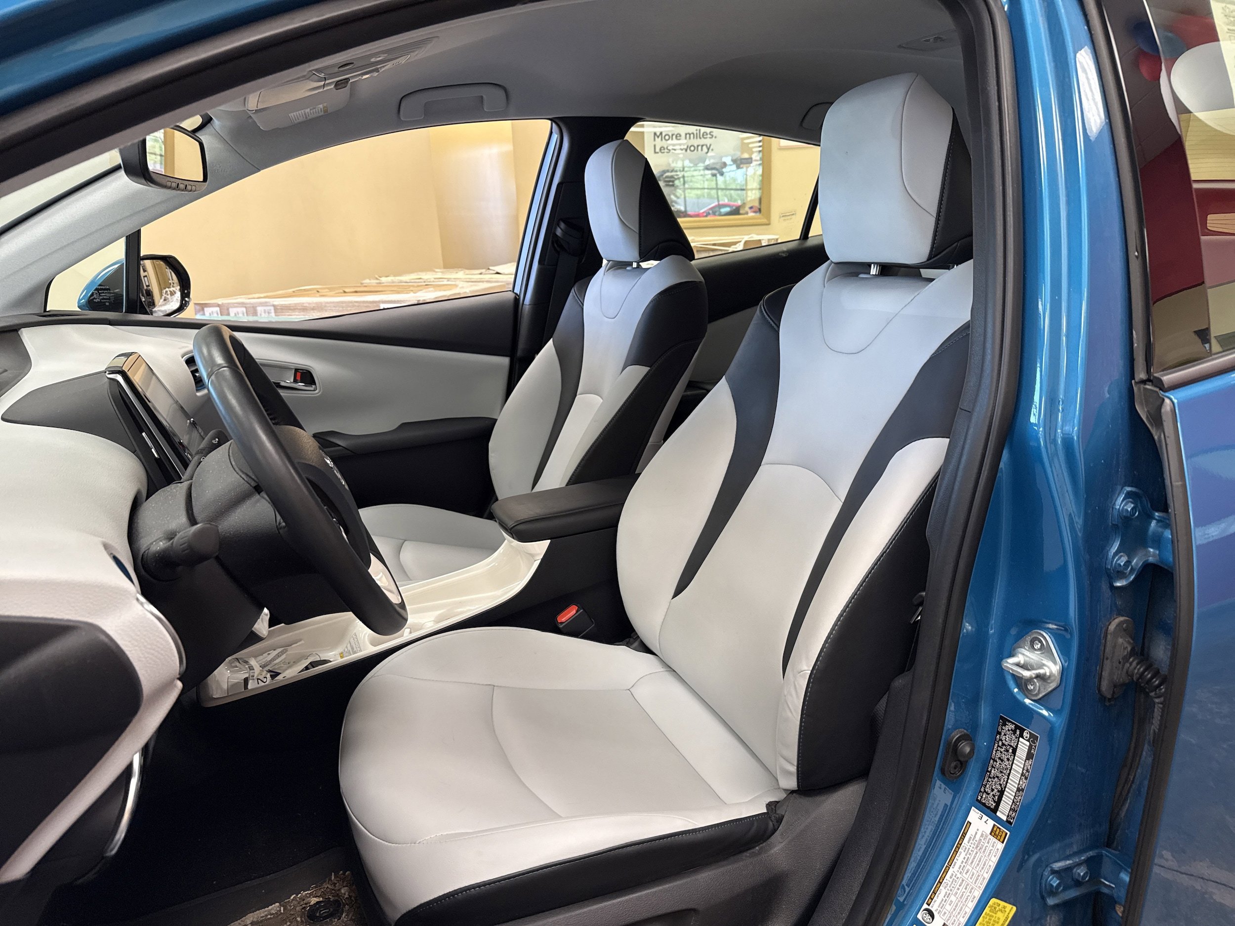 Used 2017 Toyota Prius Prime Advanced FWD image 7
