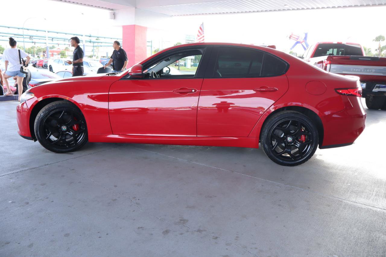 Used 2020 Alfa Romeo Giulia AWD w/ Quick Order Package 22J Sport image 10