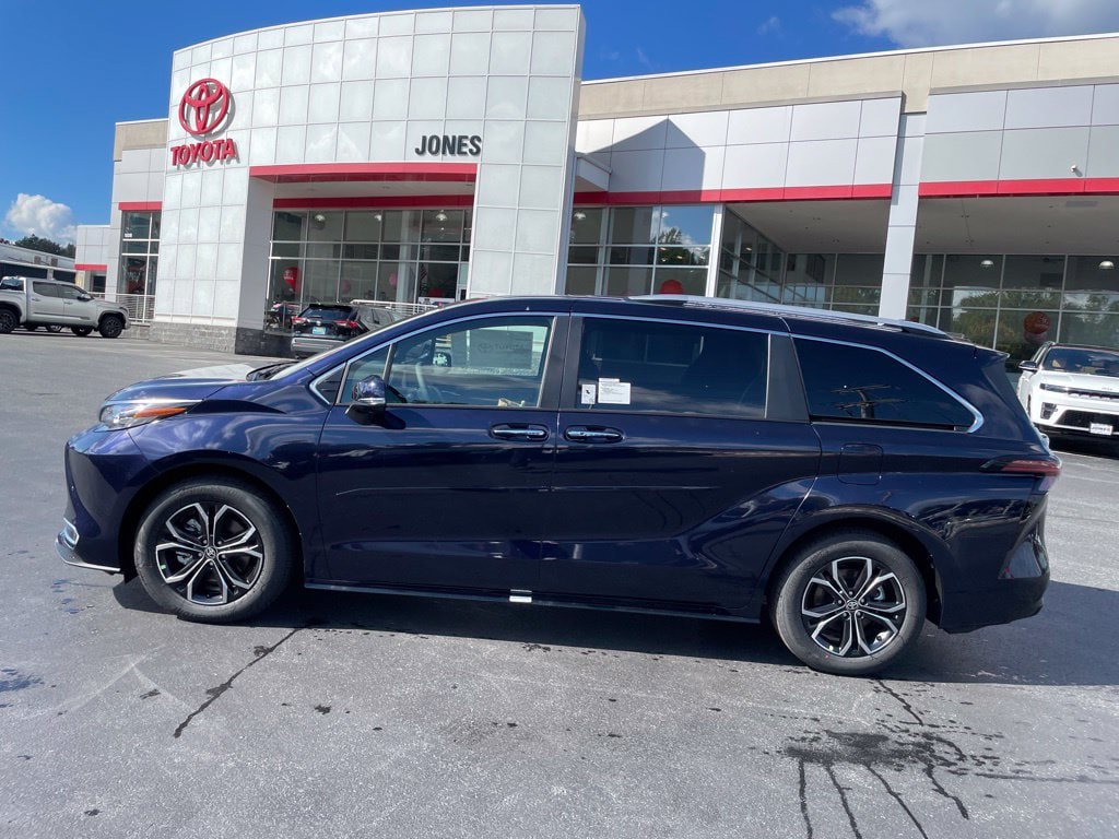 New 2026 Toyota Sienna Platinum AWD/4WD image 4