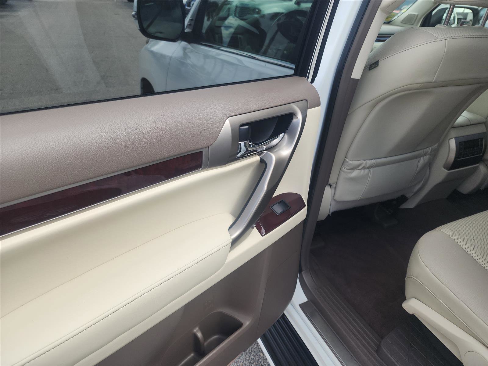 Used 2019 Lexus GX 460 Premium image 16