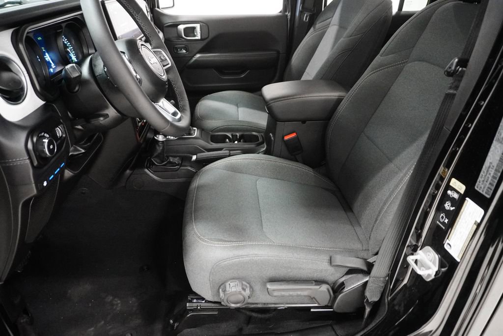 Certified 2025 Jeep Wrangler Unlimited Sahara w/ Safety Group image 13