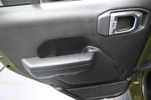 Used 2023 Jeep Gladiator Sport AWD/4WD image 19
