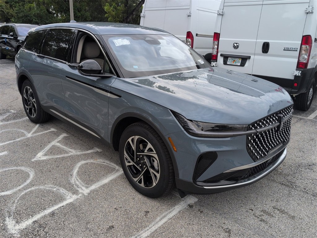 New 2025 Lincoln Nautilus Premier image 2