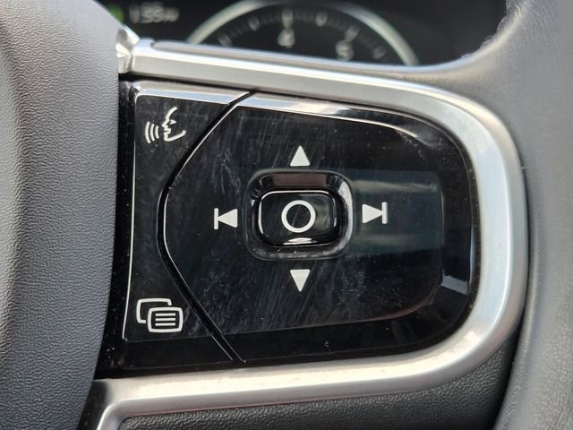 Used 2020 Volvo XC90 T5 Momentum w/ Protection Package FWD image 23