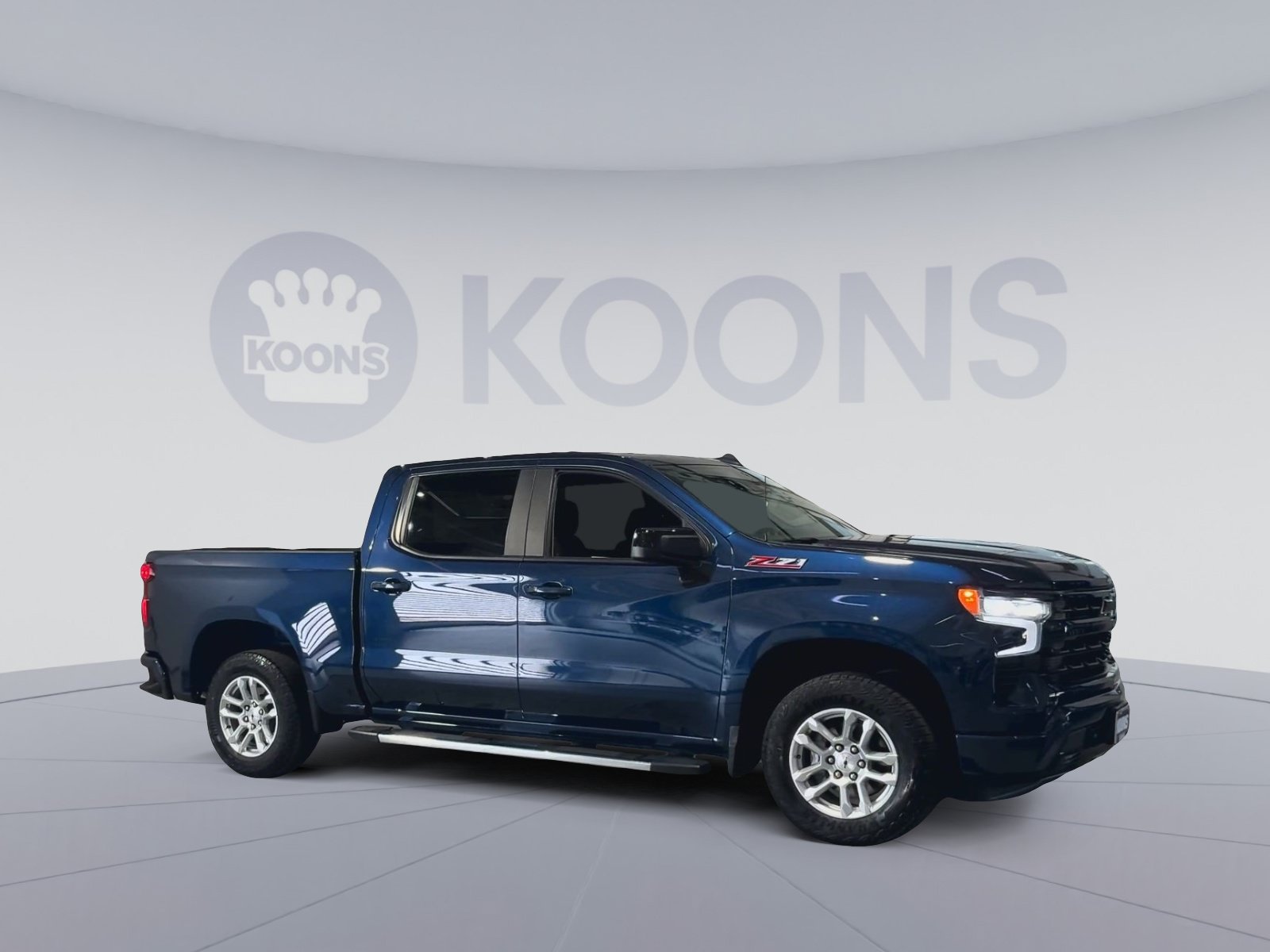 Used 2023 Chevrolet Silverado 1500 RST w/ Z71 Off-Road Package AWD/4WD image 2