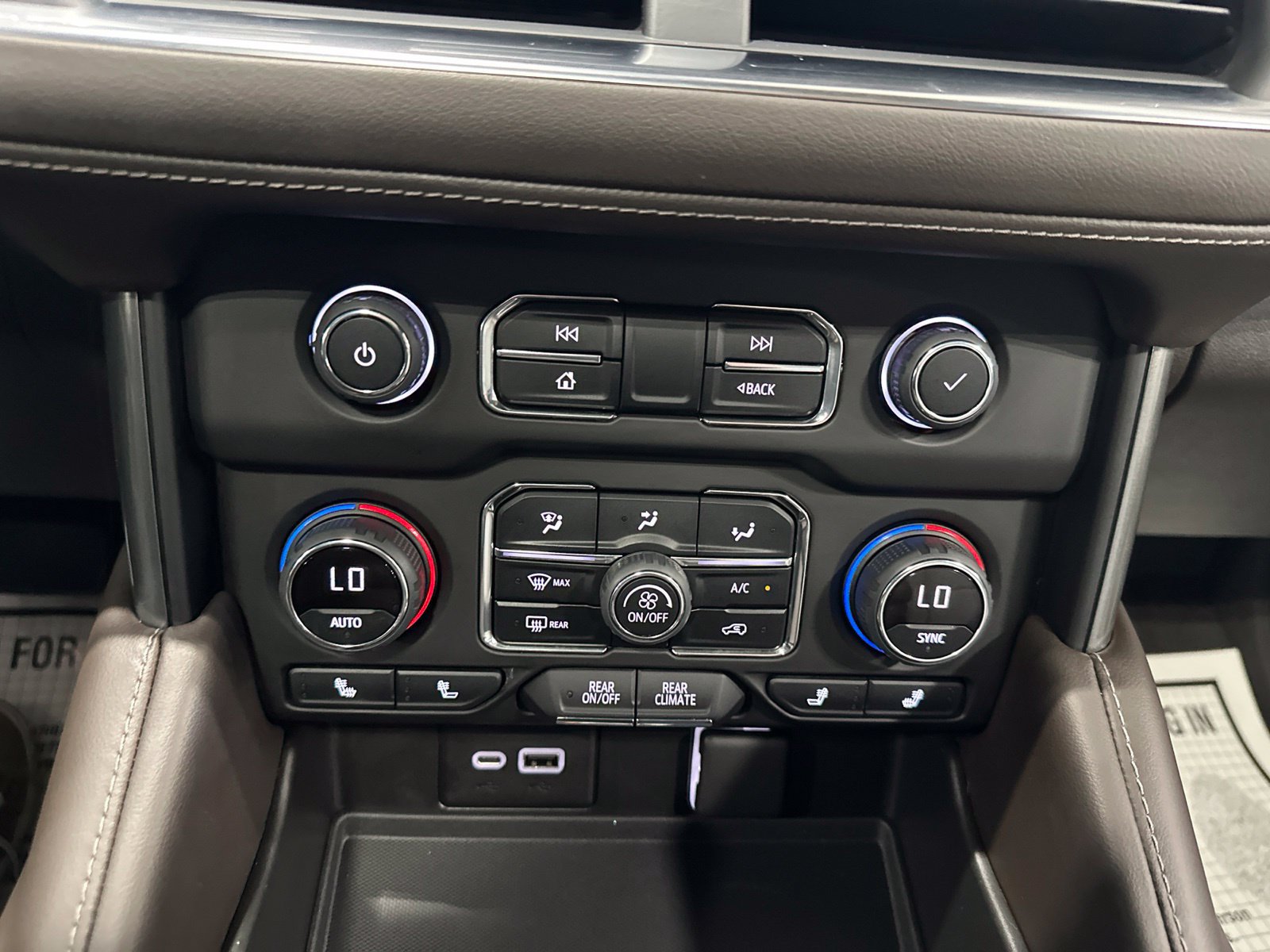 Used 2022 Chevrolet Tahoe Z71 w/ Z71 Off-Road Package AWD/4WD image 64