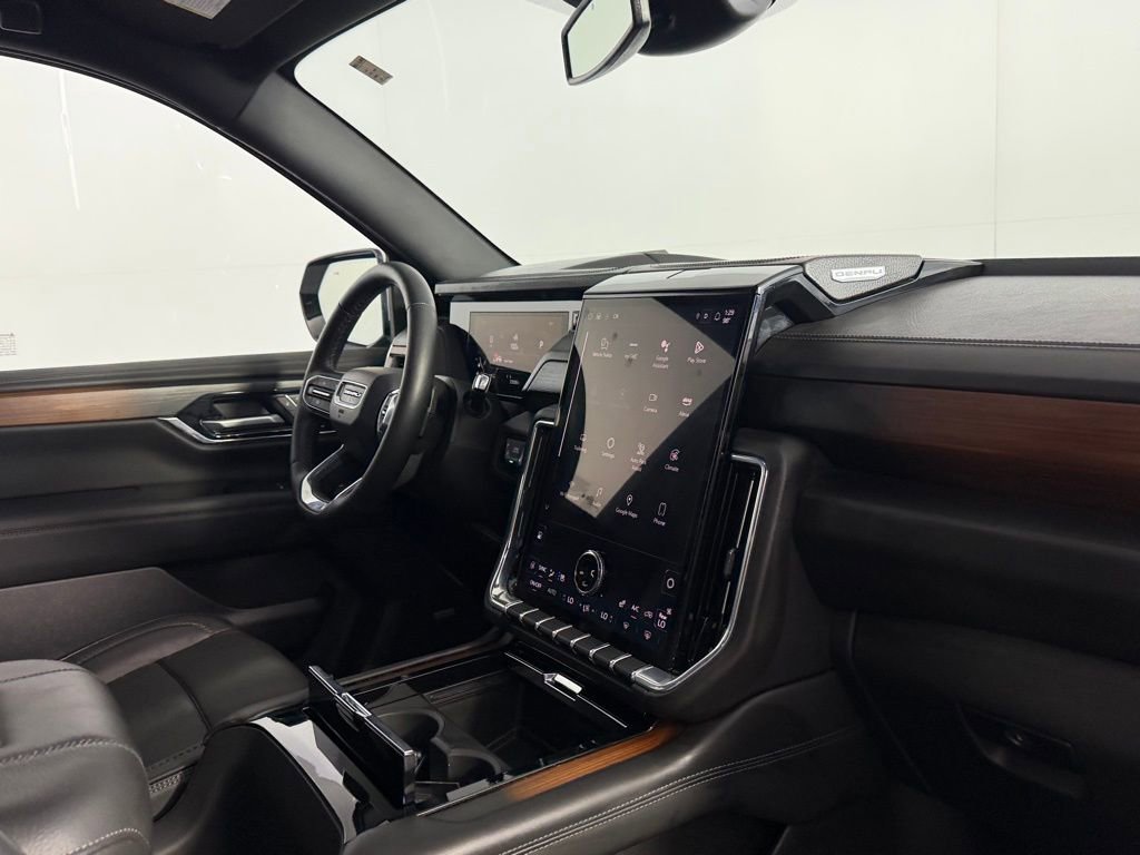 Used 2025 GMC Yukon XL Denali AWD/4WD image 28