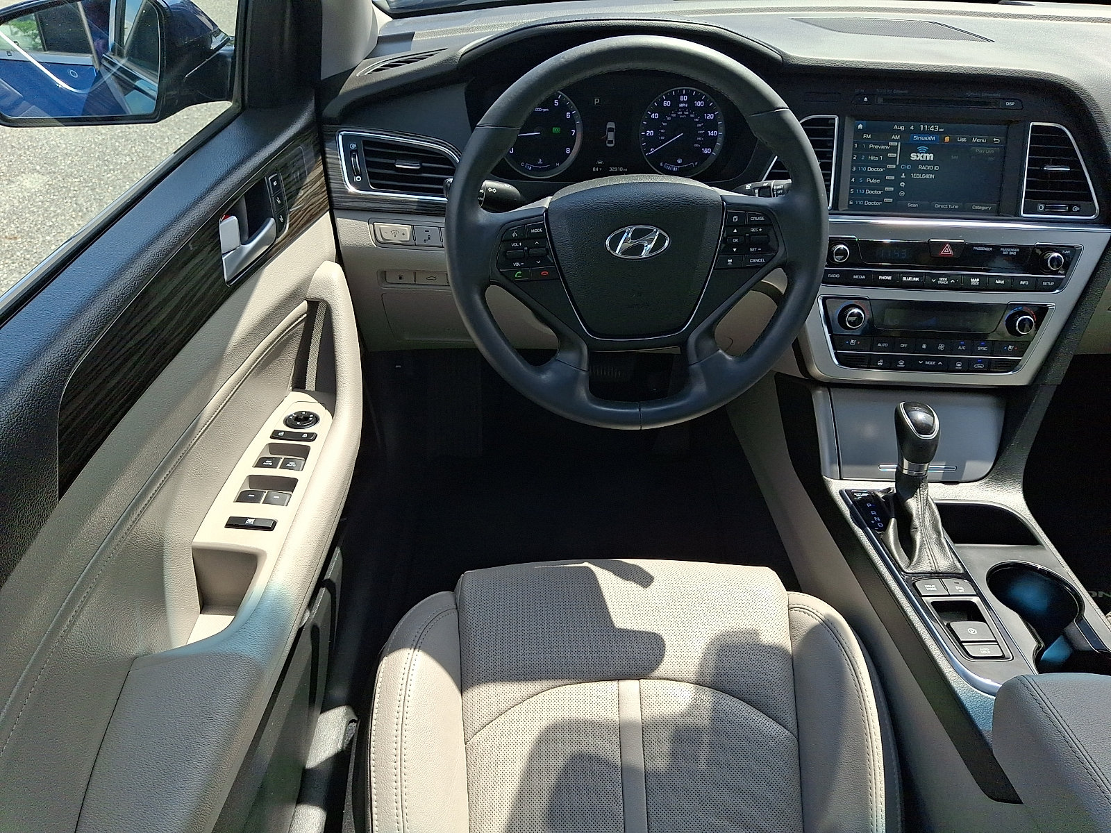 Used 2015 Hyundai Sonata Limited w/ Option Group 06 FWD image 11