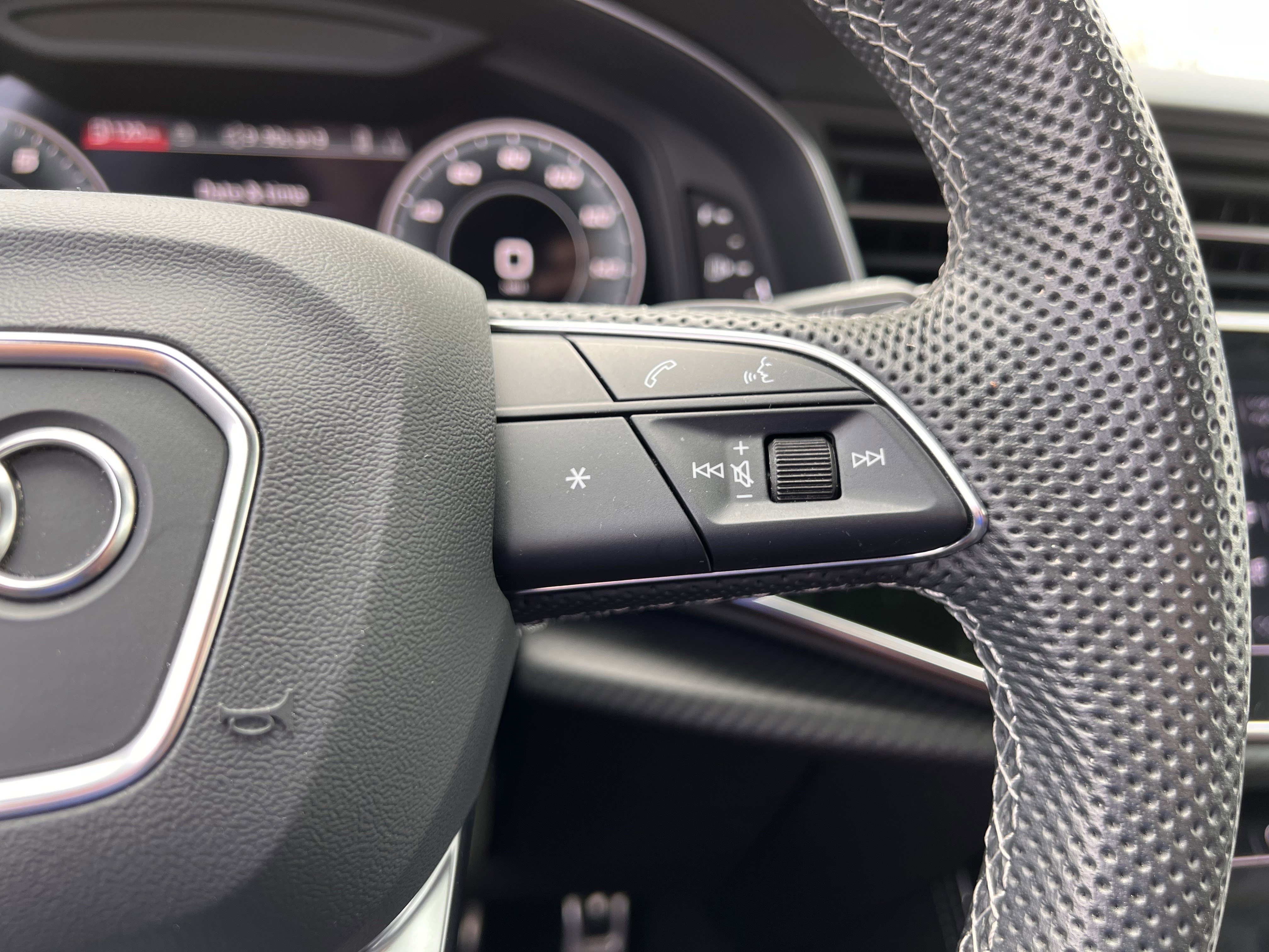 Used 2024 Audi SQ8 Prestige w/ Prestige Package image 20