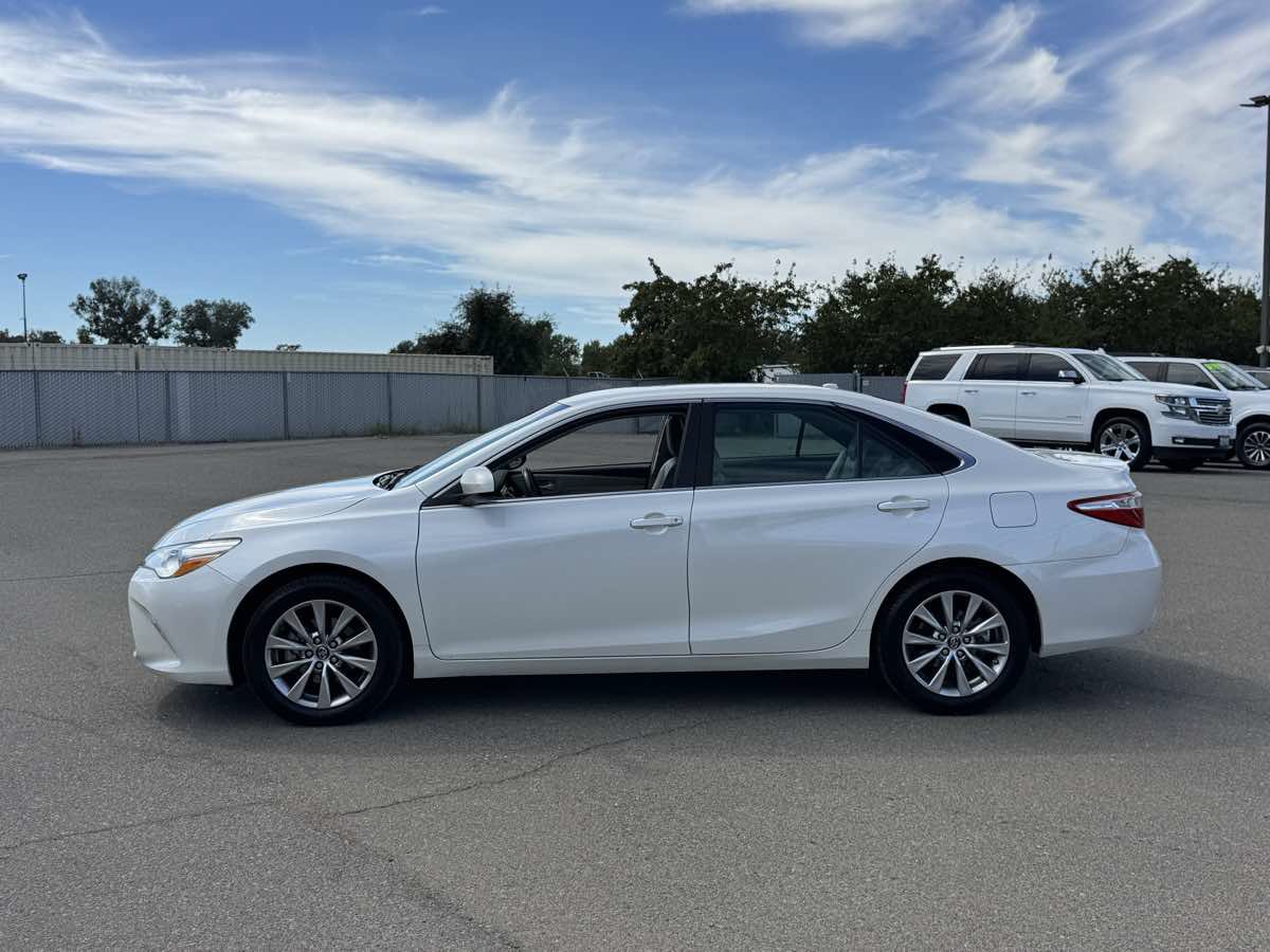 Used 2017 Toyota Camry XLE w/ Convenience Package FWD image 6