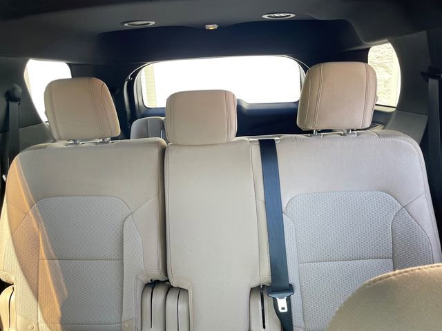 Used 2017 Ford Explorer XLT image 39