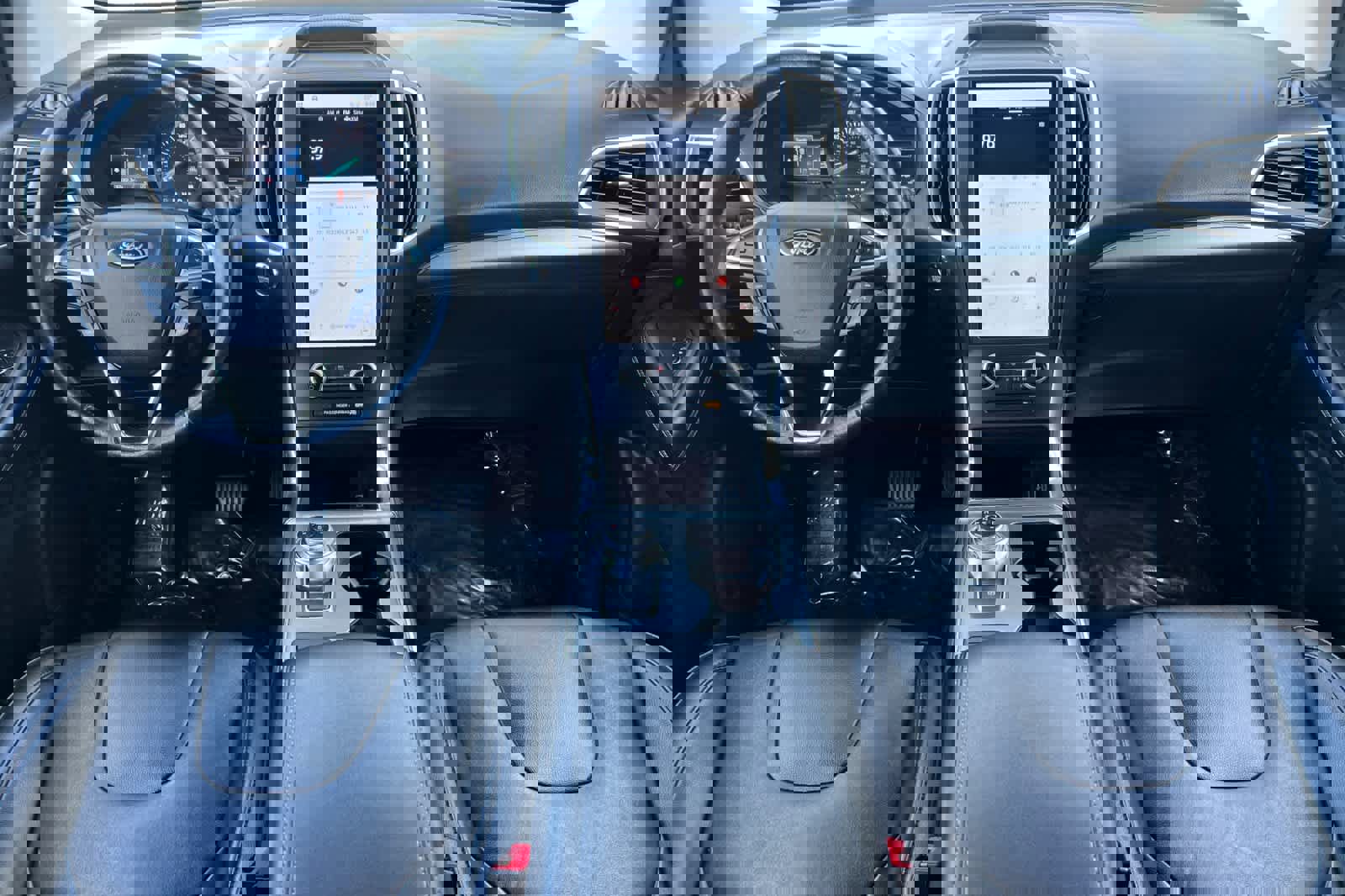 Used 2022 Ford Edge Titanium image 3